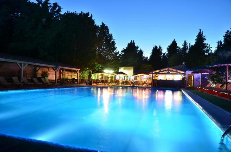 Les Hebergements Insolites Taradeau Exterior photo